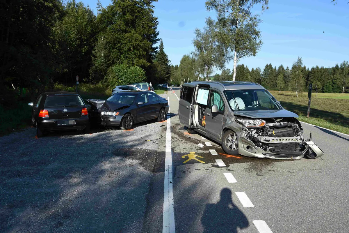 Andwil SG - Zwei Verletzte bei Kollision