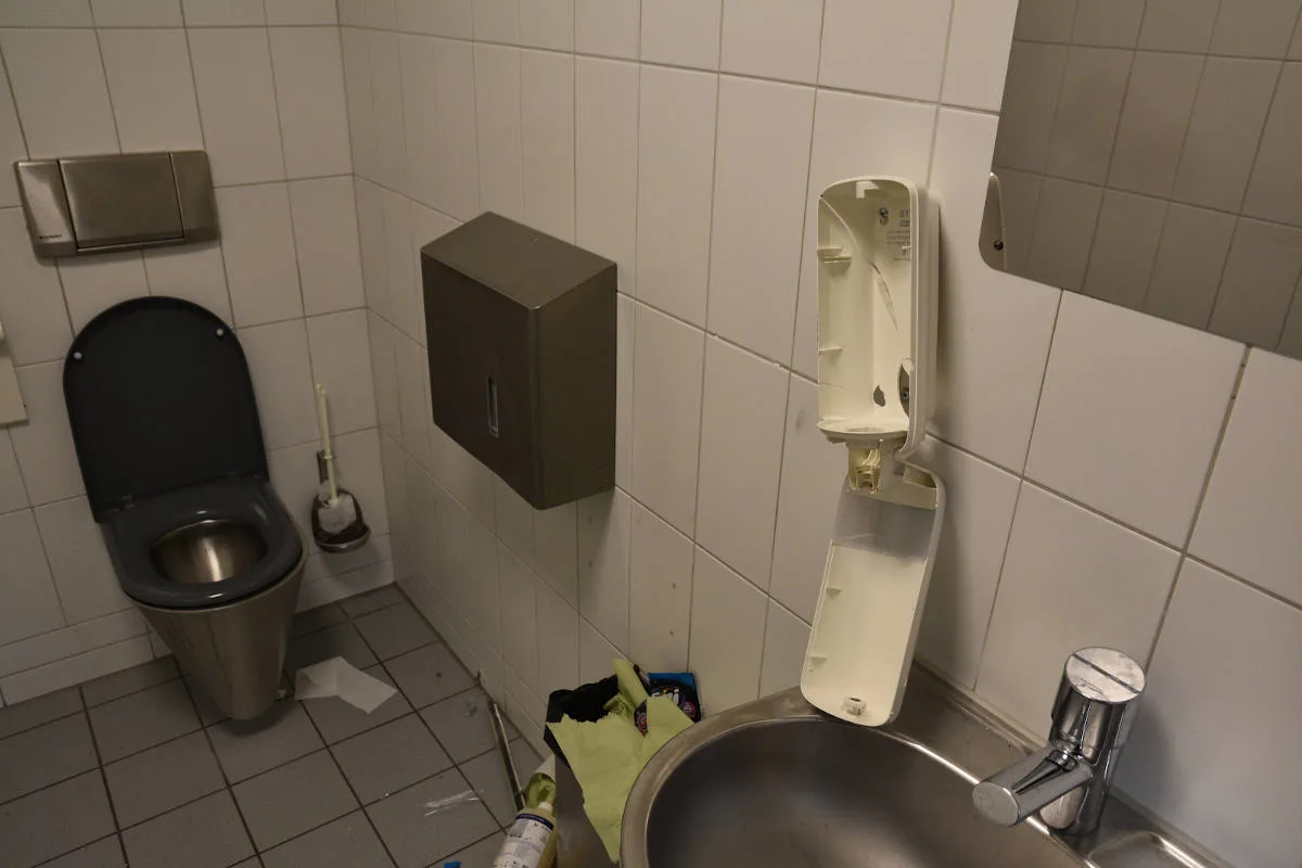 Mauren FL – Öffentliche Toilette beschädigt
