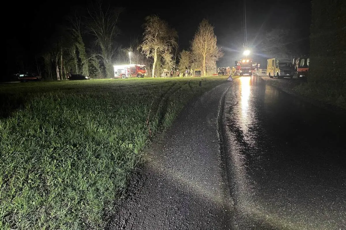 Altstätten SG – Auto landet bei schwerem Unfall im Dürrenbach