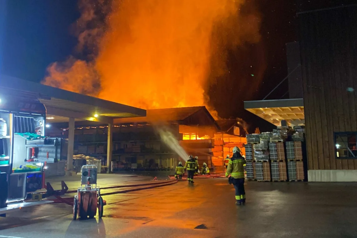 Egerkingen SO - Sägerei in Brand geraten