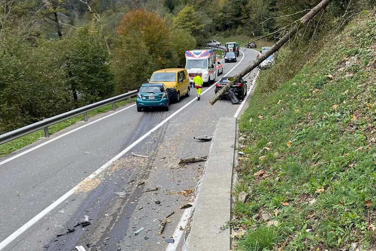 Ried SZ - Verkehrsunfall mit drei Autos