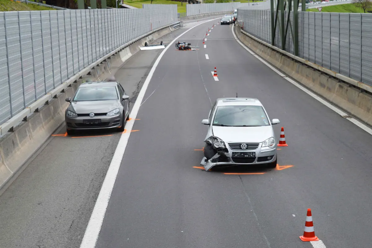 Beckenried NW - Auffahrkollision führt zu grossen Verkehrsbehinderungen