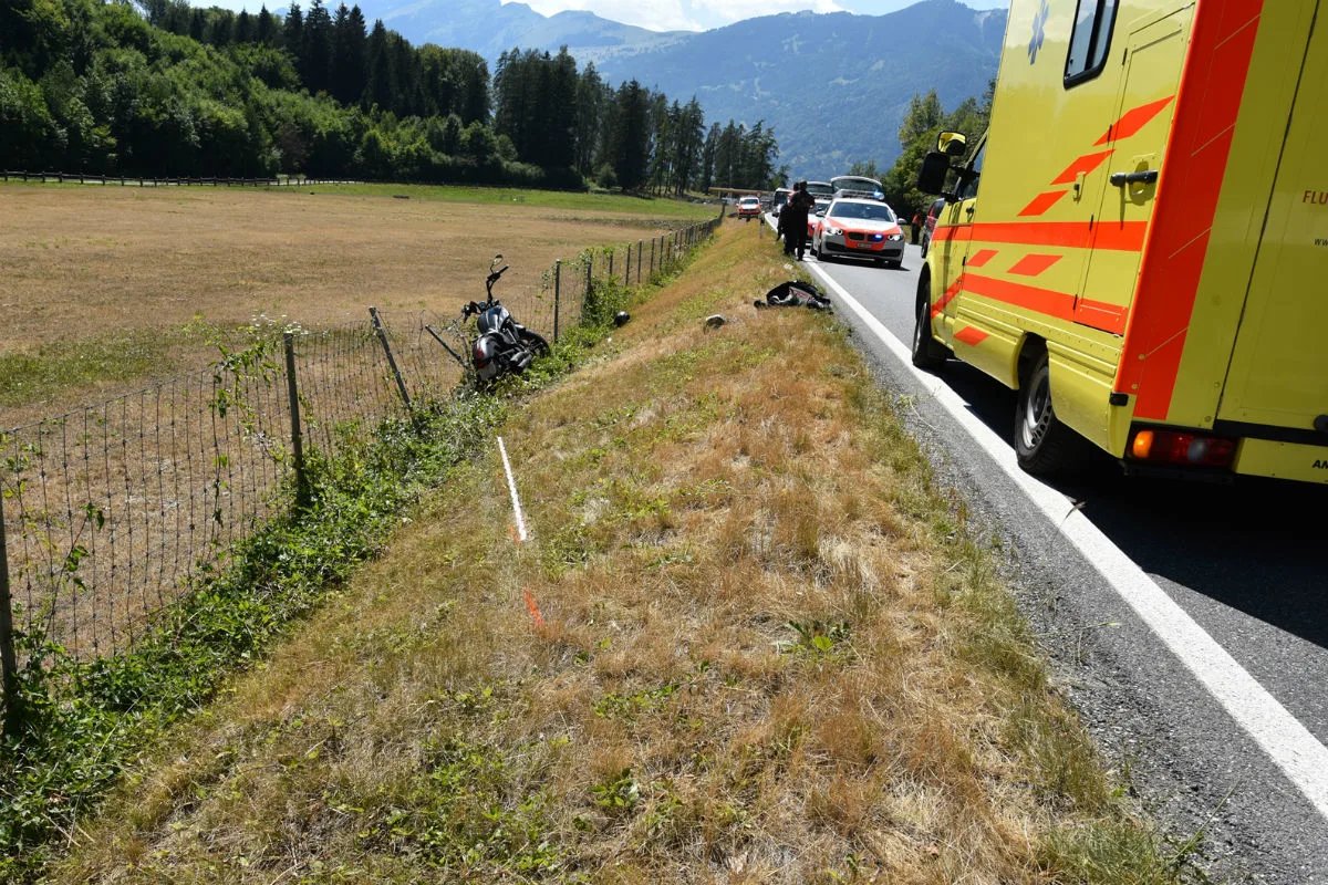 Landquart GR - Motorradfahrer kollidiert mit Wildschutzzaun