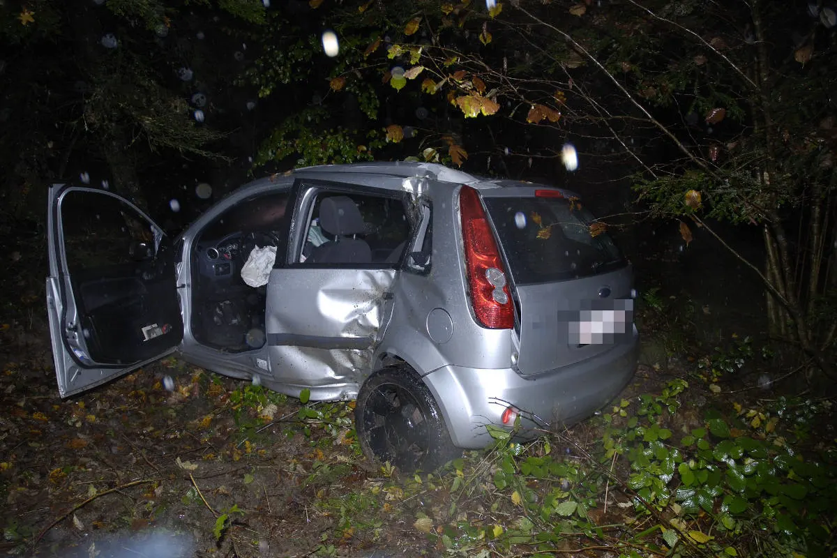 Unfall Fulenbach SO – Automobilist kracht bei Selbstunfall gegen Baum