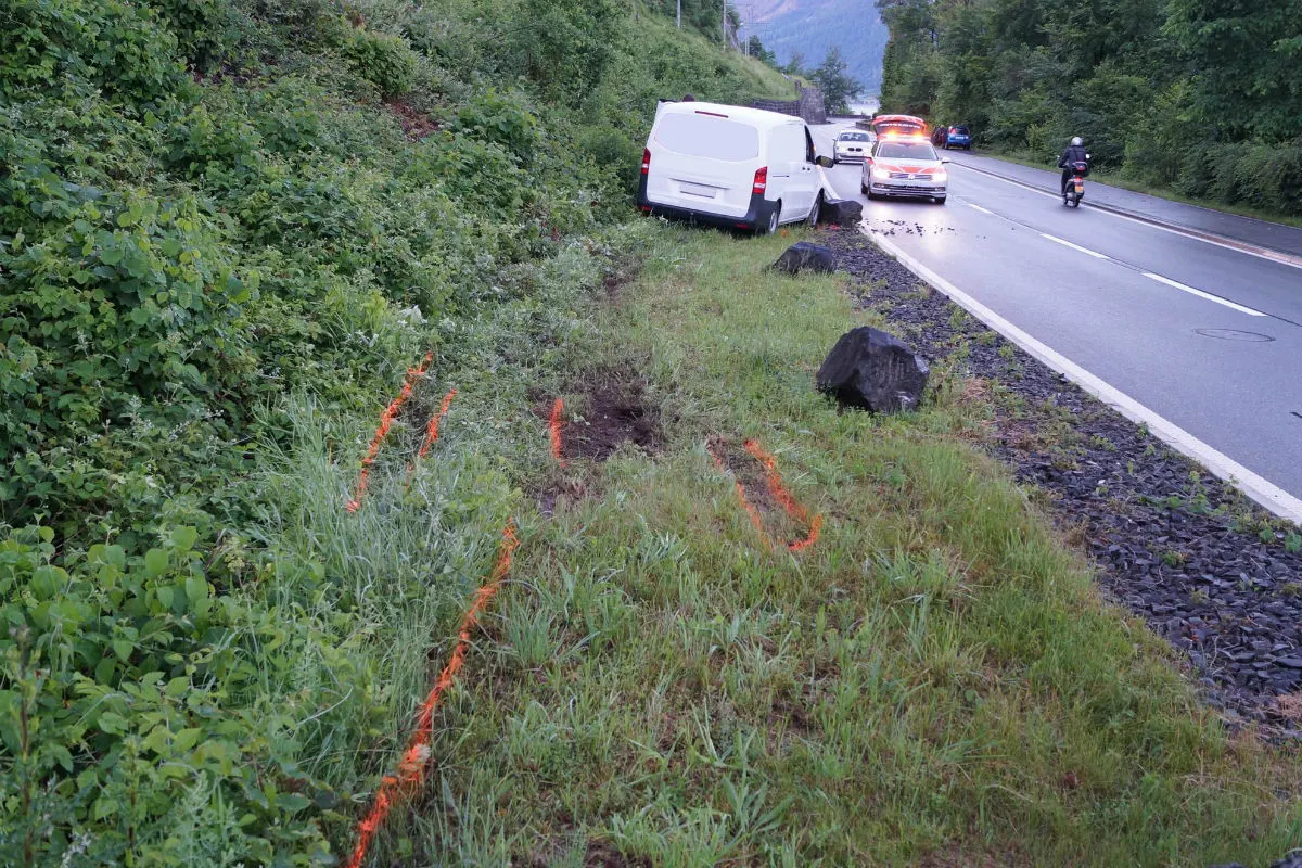Oberwil bei Zug ZG - Selbstunfall unter Alkoholeinfluss