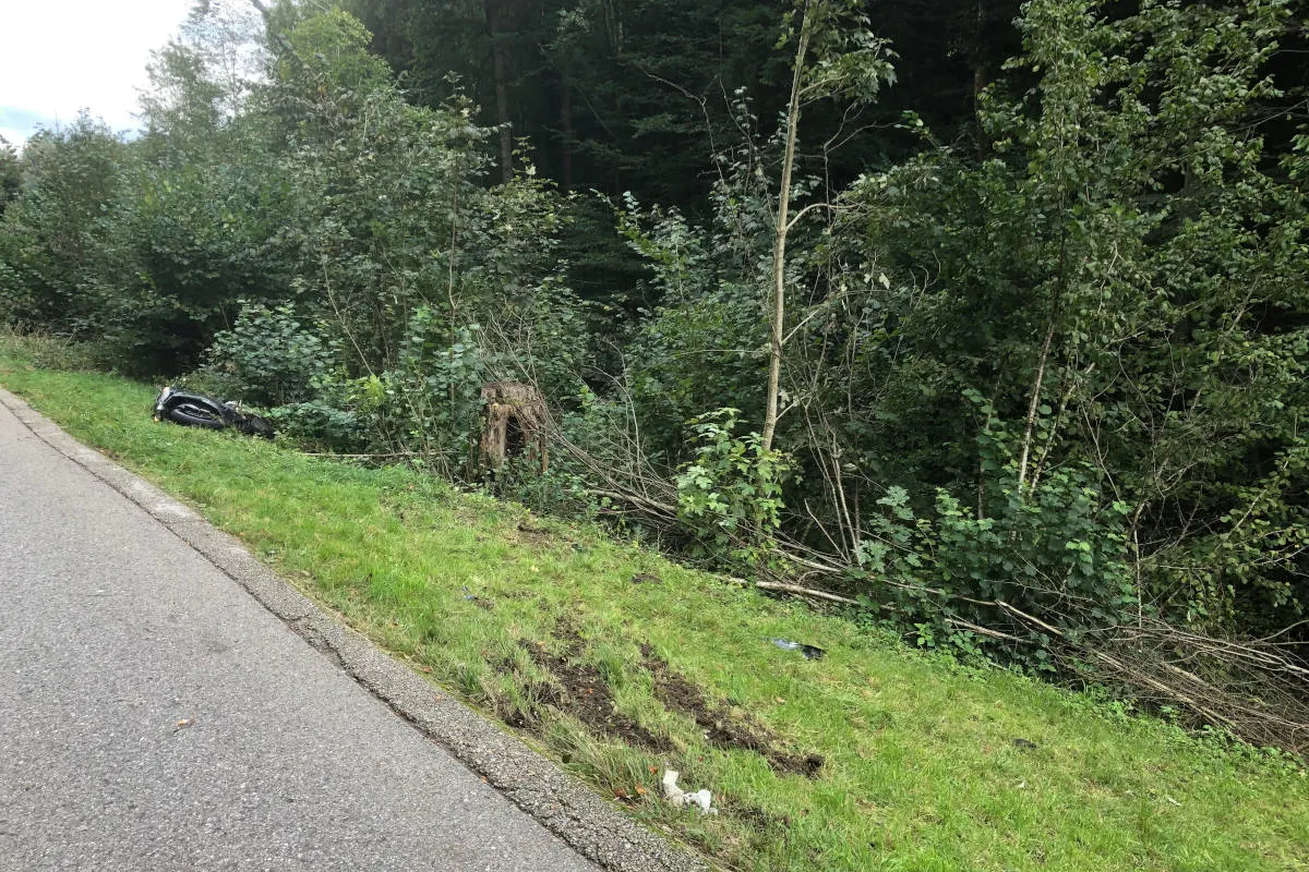 Drama in Mühlrüti SG – Motorradfahrer tödlich verunfallt – Zeugenaufruf