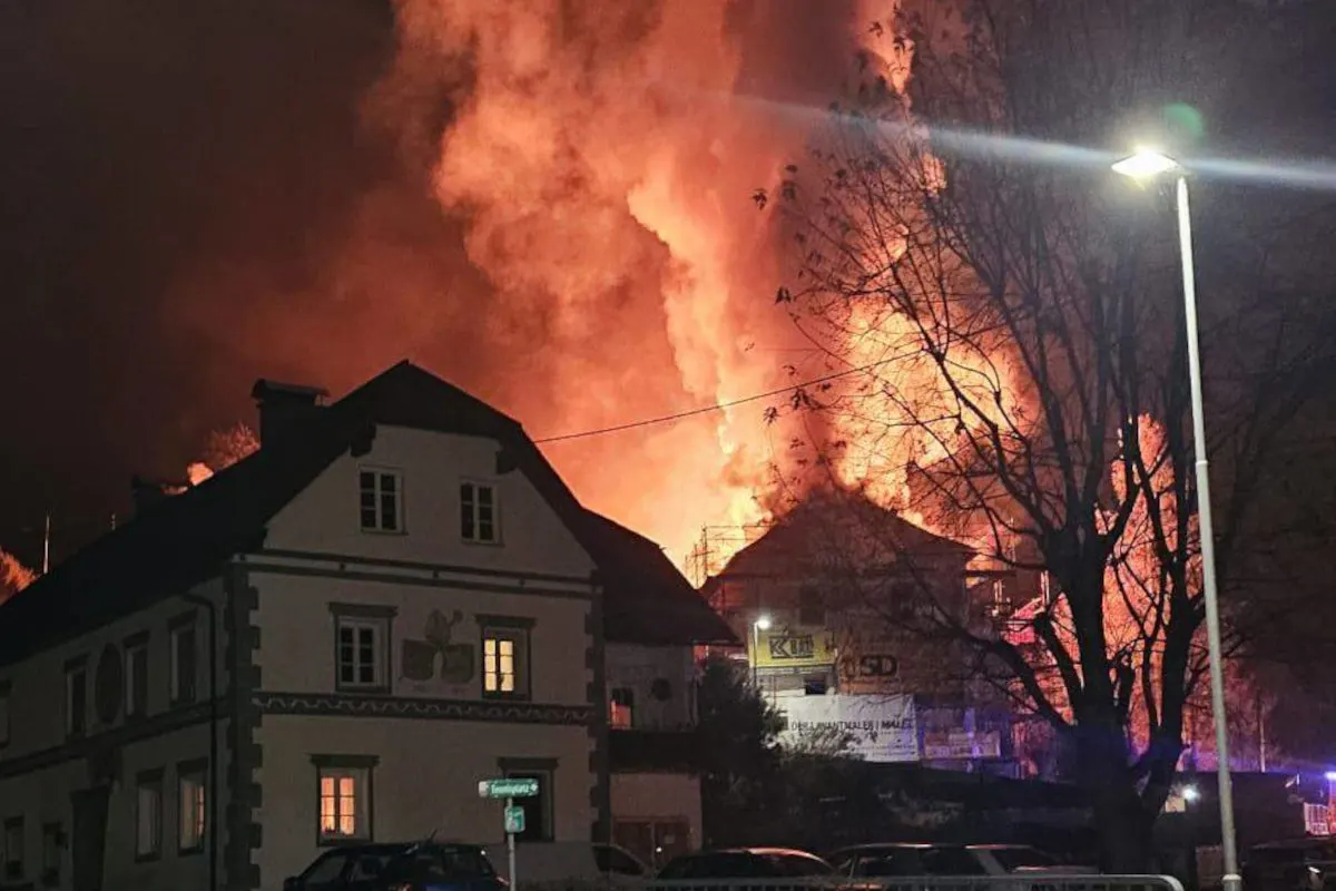 Wieting K – Schulgebäude in Brand