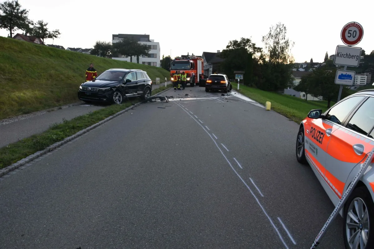 Spektakulärer Unfall in Kirchberg SG - Fahrunfähiger Lenker baut mit Überholmanöver heftigen Crash