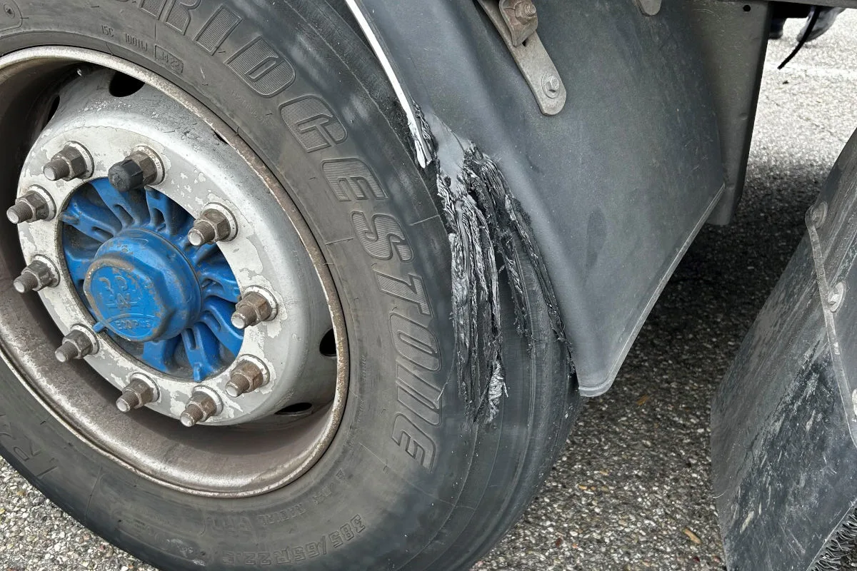 A3 Basel – Defekter Sattelzug aus dem Verkehr gezogen