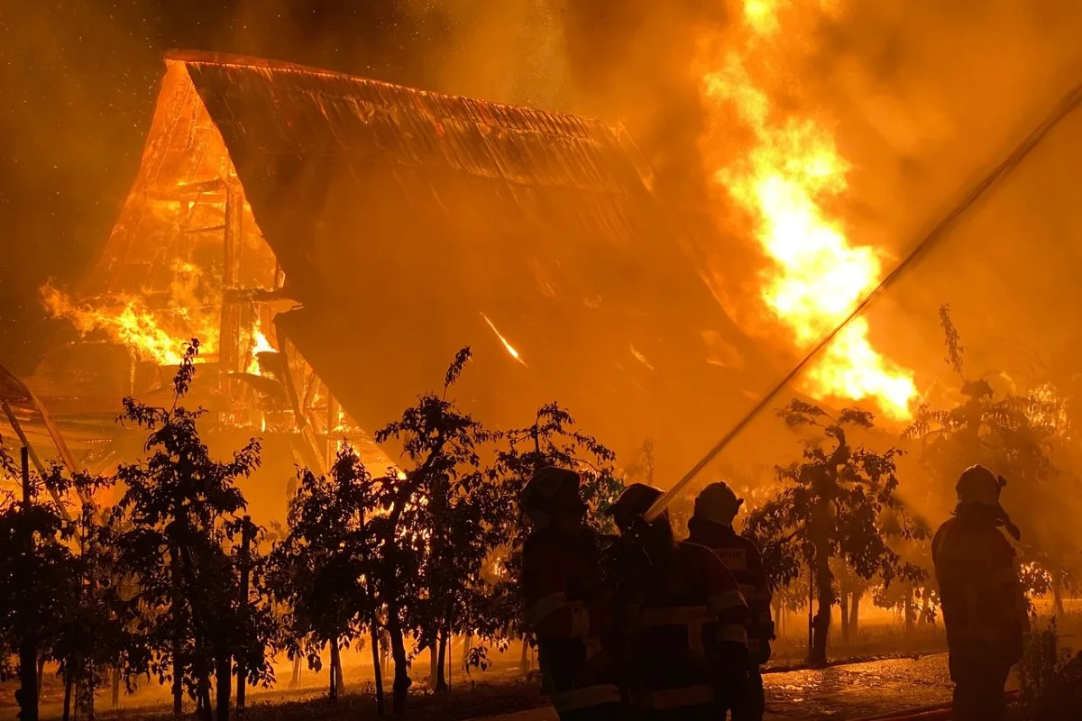 Risch-Rotkreuz ZG - Grossbrand zerstört Scheune komplett