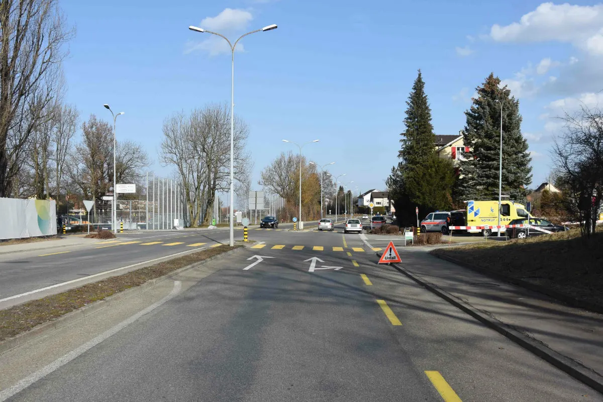 Niederuzwil SG - Beim Abbiegen mit Auto kollidiert