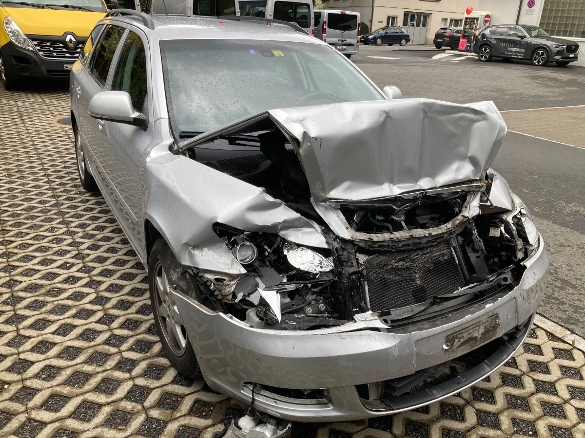 Heftige Auffahrkollision in Näfels GL