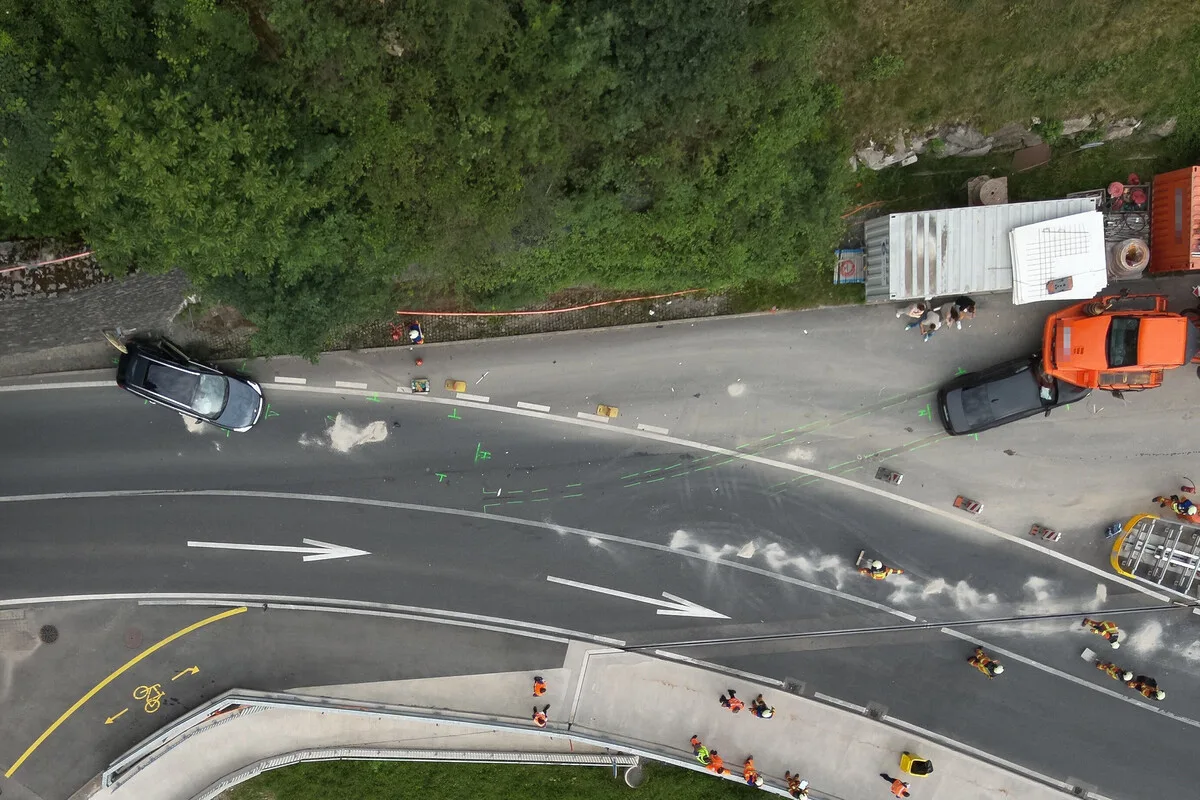 Sisikon UR - Axenstrasse nach seitlich-frontaler Kollision gesperrt