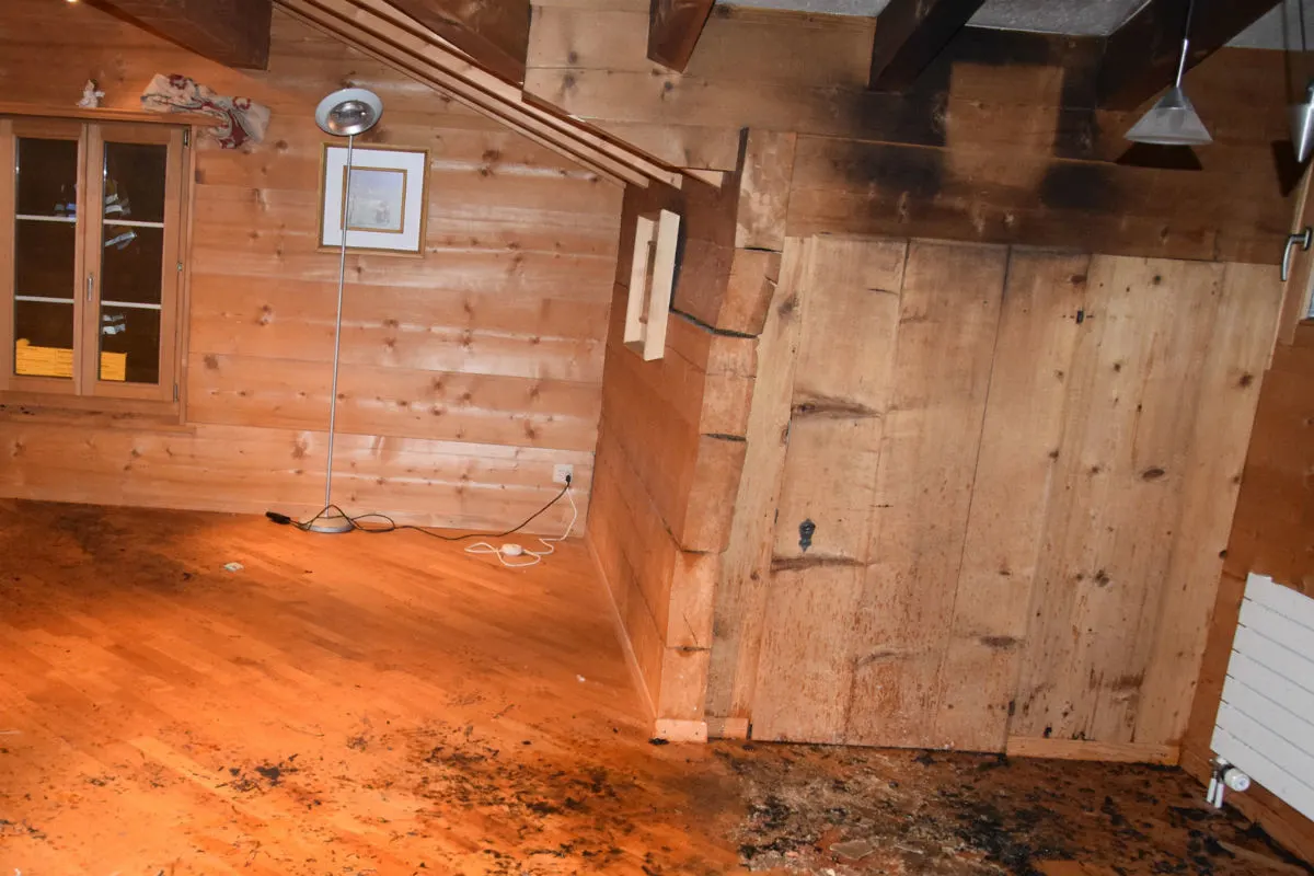 Klosters GR -  Wohnungsbrand durch Adventskranz verursacht