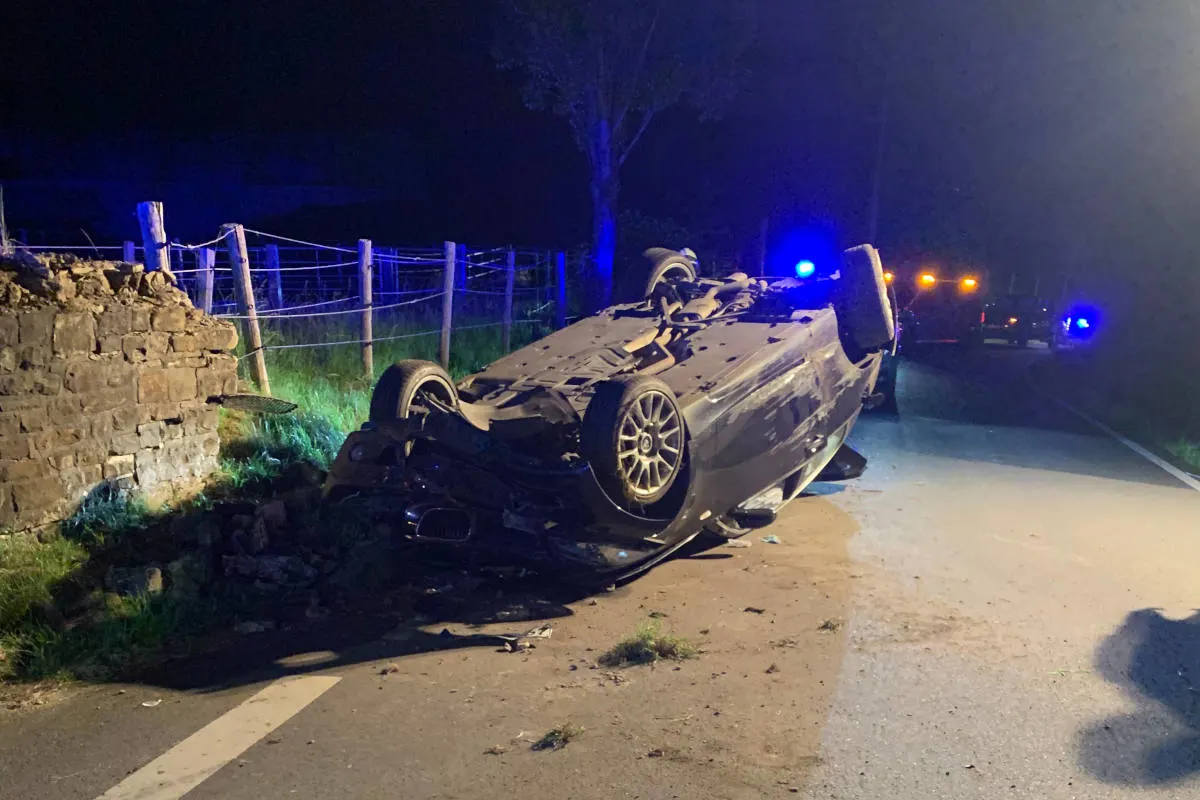 Hattingen – PKW überschlägt sich – 4 Personen verletzt