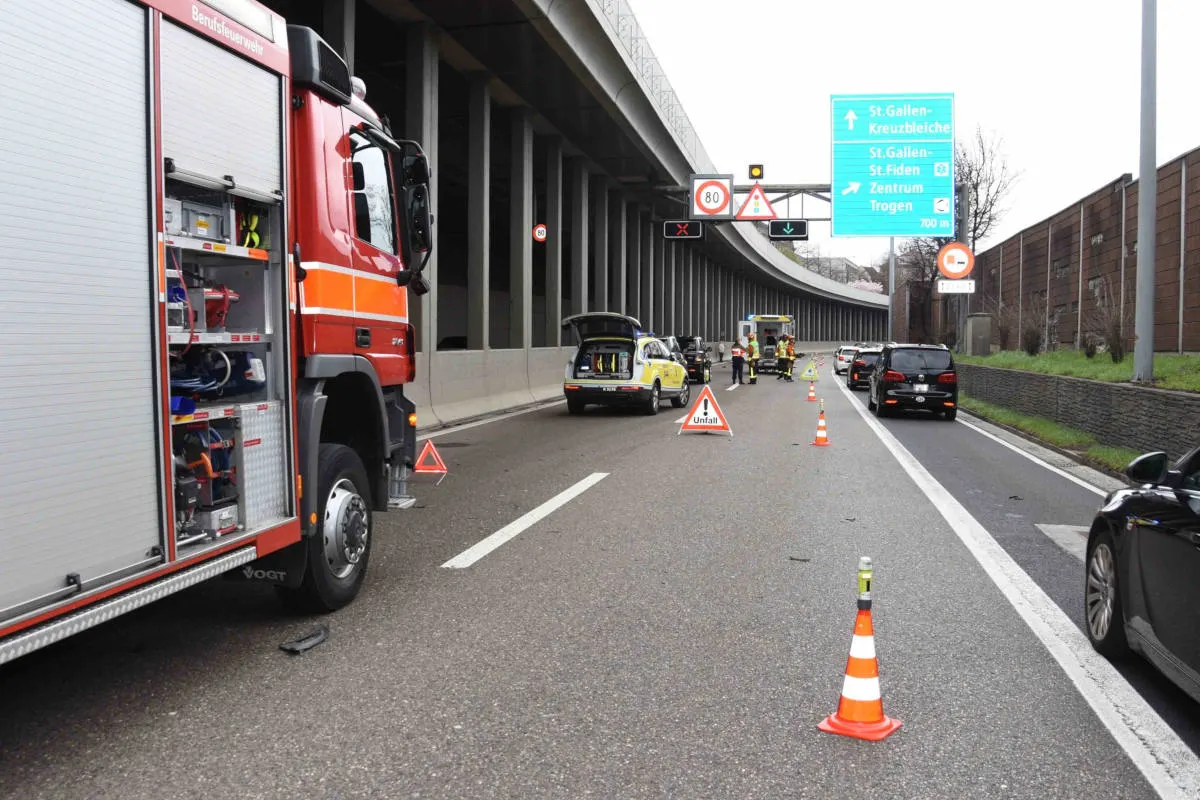 St.Gallen SG - Auffahrunfall auf Stadtautobahn