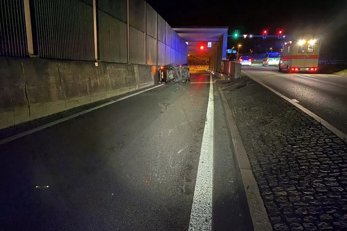 Neuenhof AG - Smart nach Kollision umgekippt