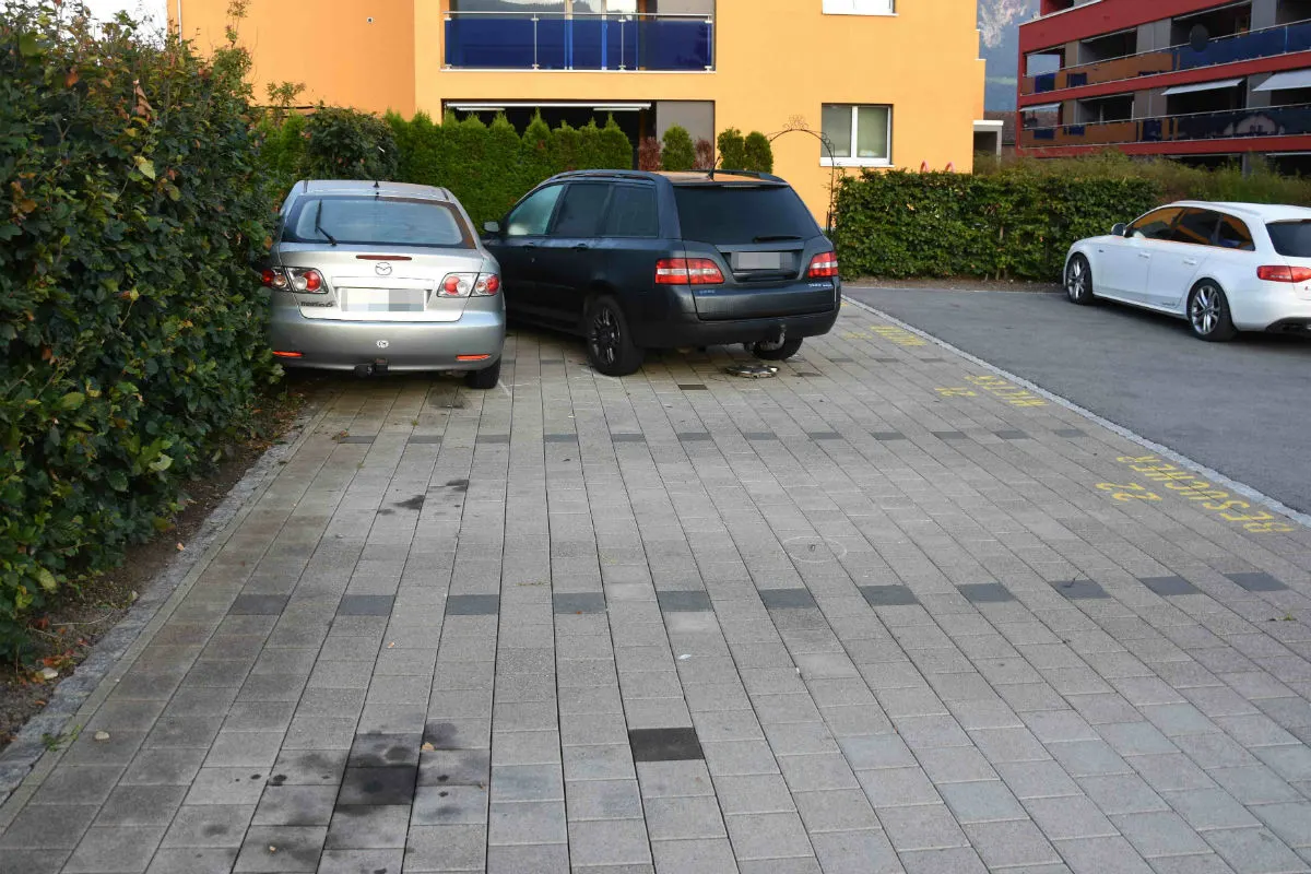 Haag SG - Auf Trottoir ausgewichen und Fussgängerin angefahren