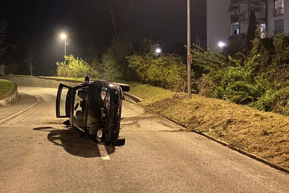 Totalschaden in Wildegg AG - 22-Jähriger verliert Kontrolle über seinen Seat