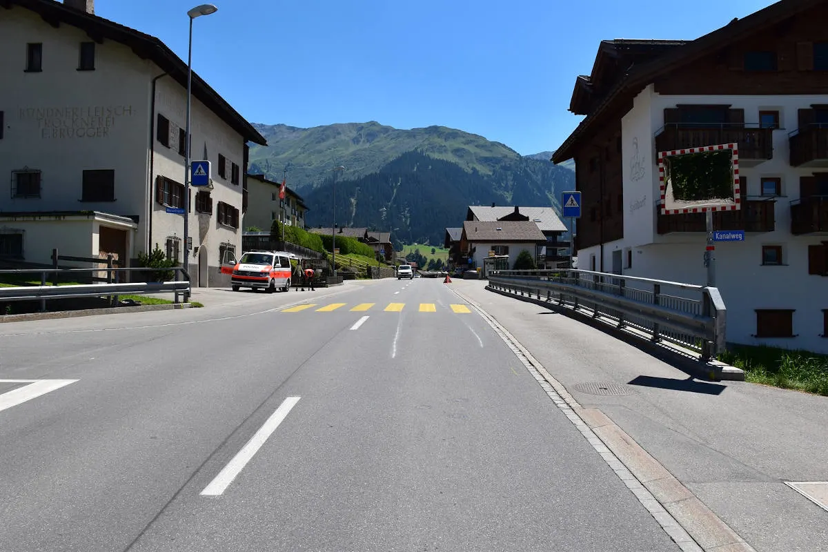 Klosters GR – Verkehrsunfall zwischen Personenwagen und Fussgängerin