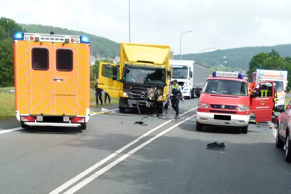 Hüllhorst, Bünde – Schwerer Unfall auf der B239 fordert ein Todesopfer