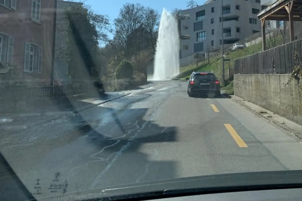 Stadt Schaffhausen - 10 Meter hohe Wasserfontäne nach Unfall