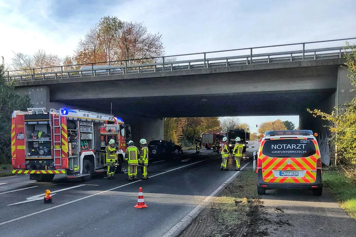 Grevenbroich - Ein Toter nach schwerem Verkehrsunfall