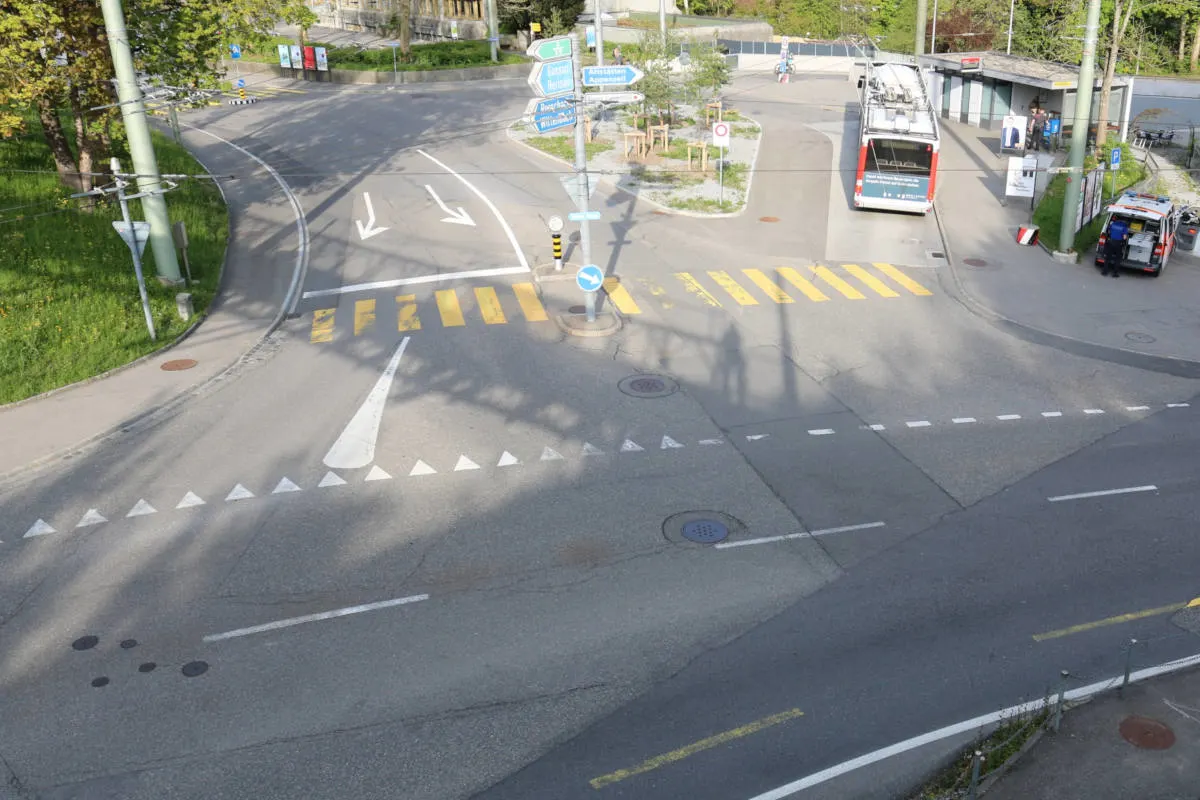St.Gallen SG - Lieferwagen nach Kollision davongefahren