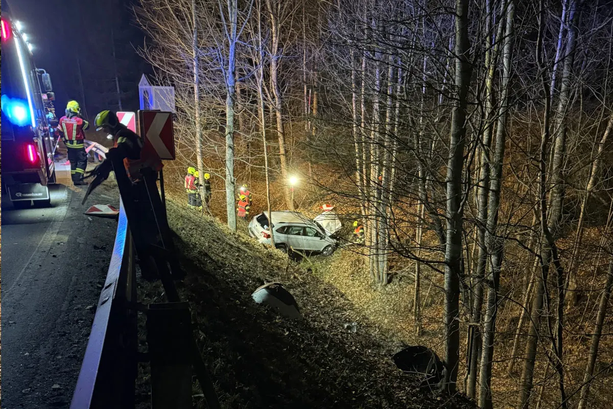 Sonnberg im Mühlkreis – Lenker bei Unfall in Bach gestürzt