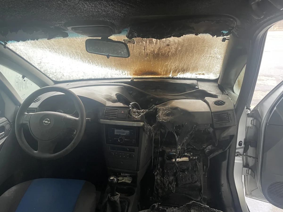 Steinebrunn TG – Autofahrer entkommt knapper Katastrophe: Brand im Innenraum von Auto löst Alarm aus