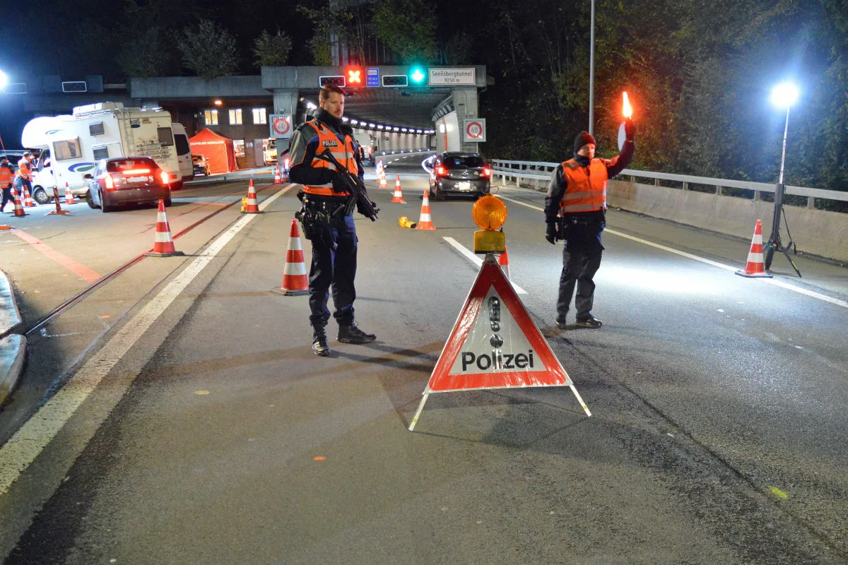 Schweiz - Über 3'800 Personen kontrolliert