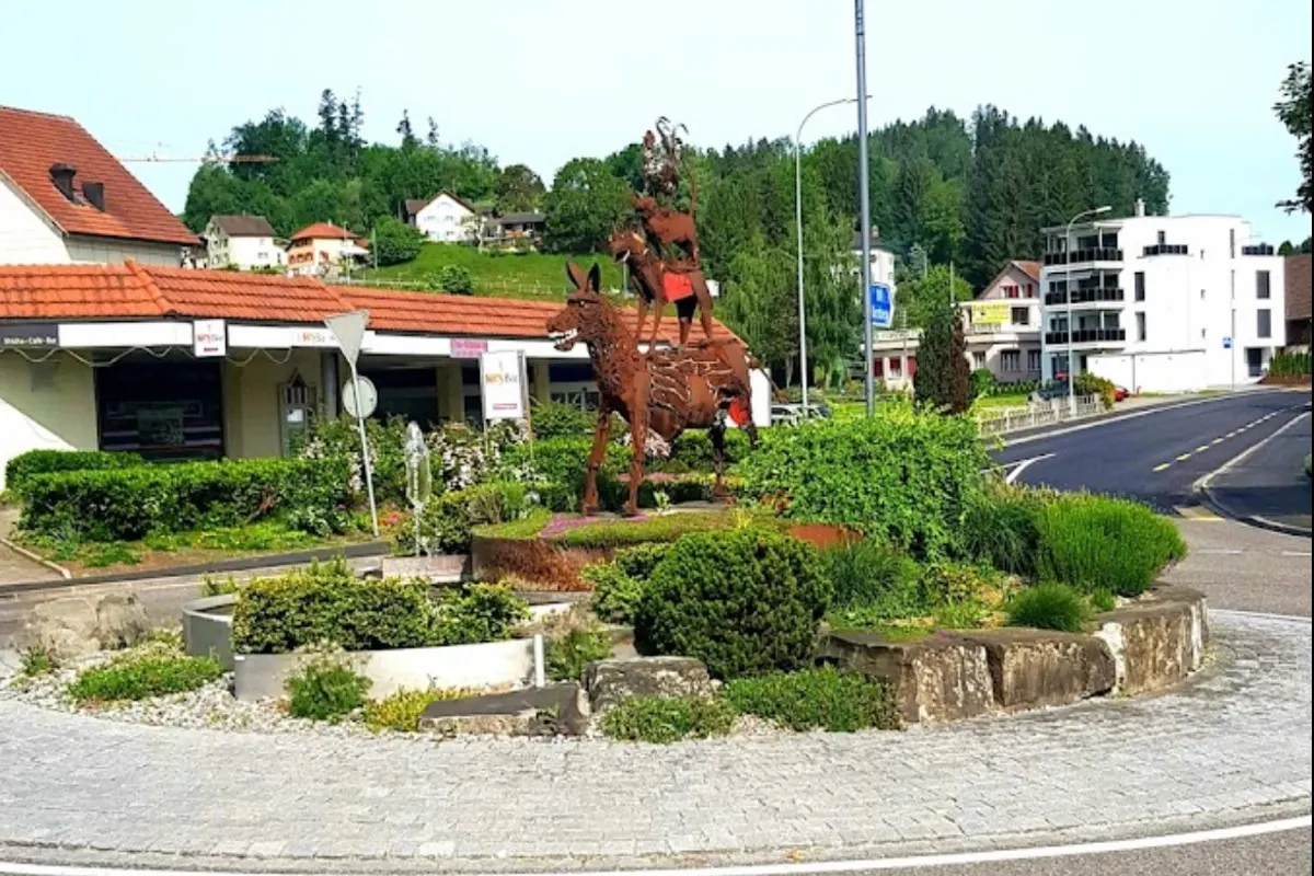 Bazenheid SG - Autolenker übersieht Motorradfahrer