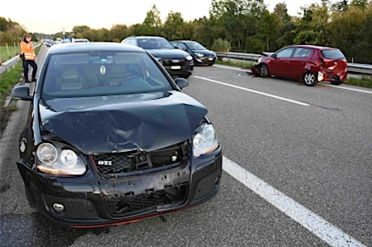A1 Züberwangen SG - Auffahrkollision wegen Sonnenblendung