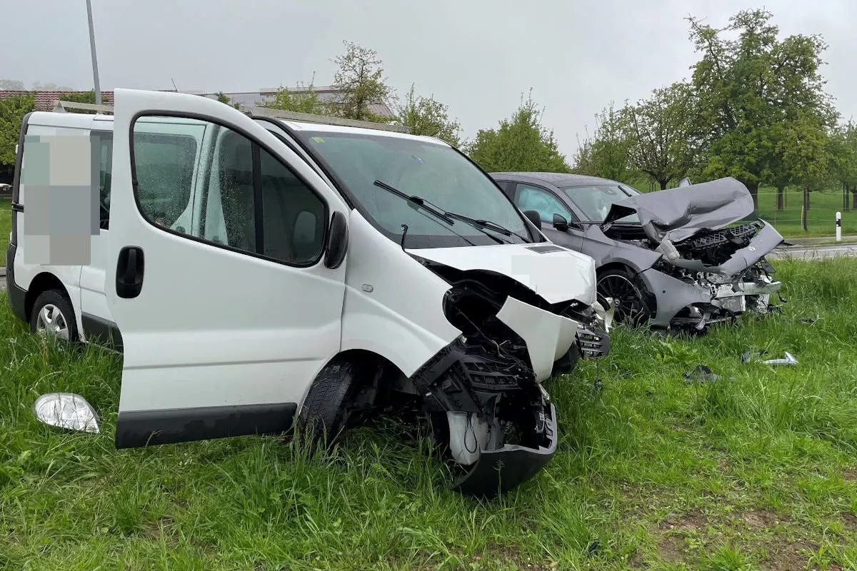 Schönholzerswilen TG – Zwei Verletzte bei heftigem Crash nach Überholmanöver
