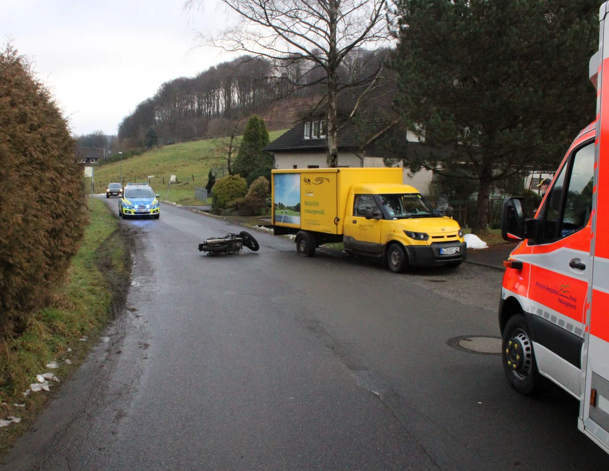 Kürten - Motorradfahrer beim Abbiegen übersehen