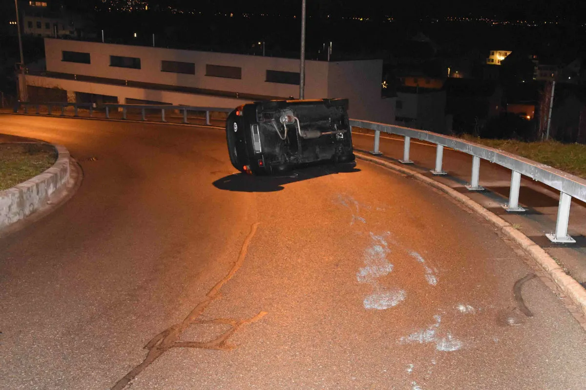 Uznach SG - Frau Fahrunfähig verunfallt