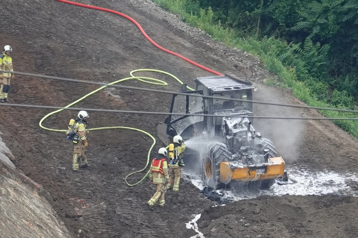Dresden SN – Brand von Baumaschine auf Halde