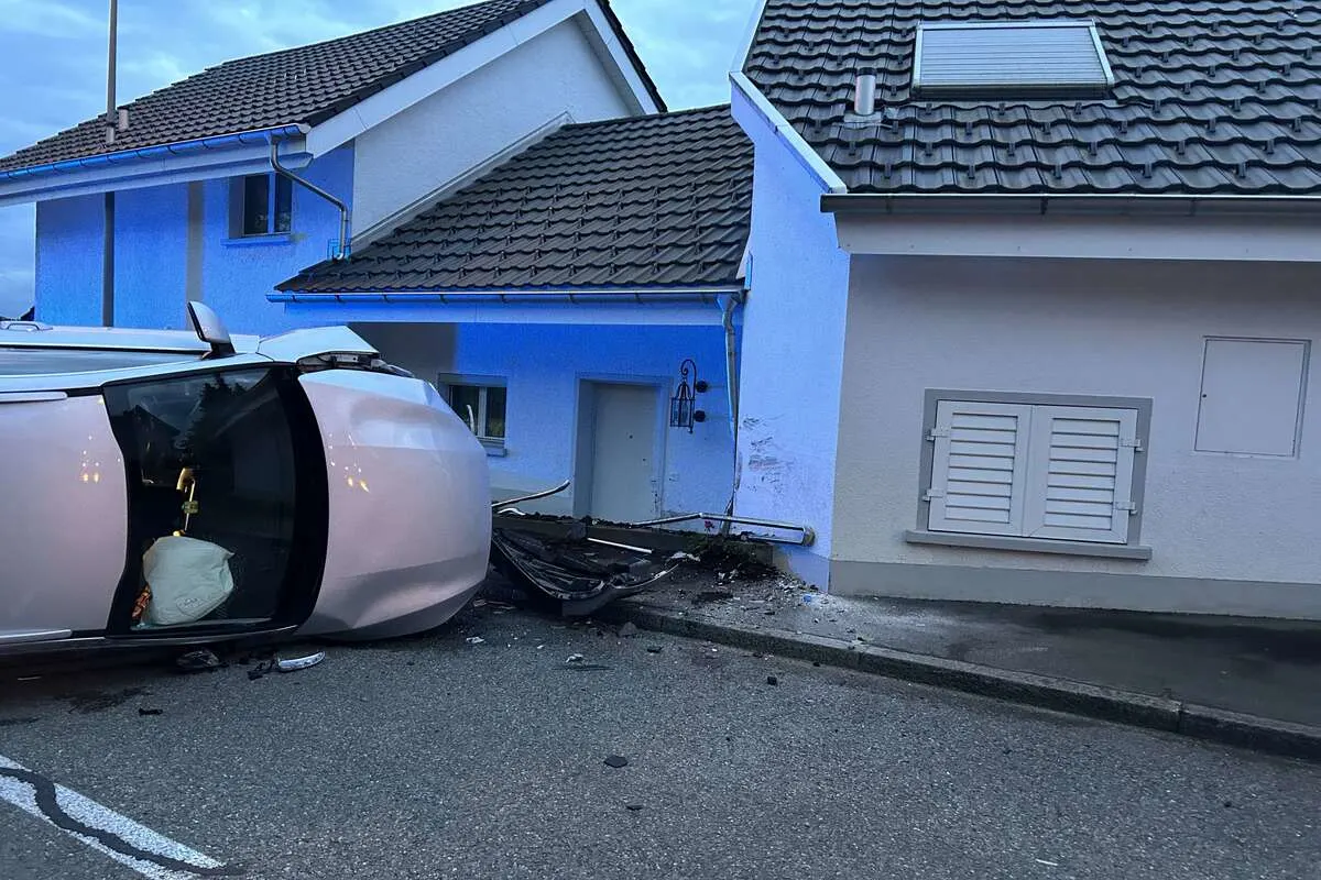 Auenstein AG - Heftiger Unfall aufgrund von Schlaf am Steuer 