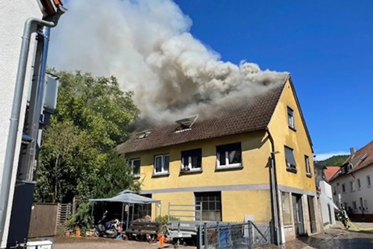 Busenberg RP – Dachstuhlbrand zerstört Einfamilienhaus