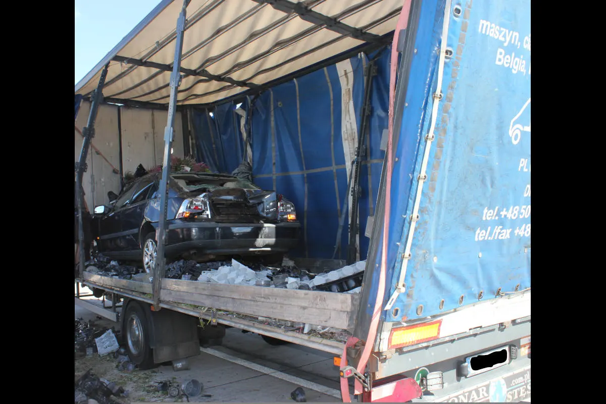 Bielefeld – Anhänger macht sich selbstständig und verursacht Unfall auf der A2