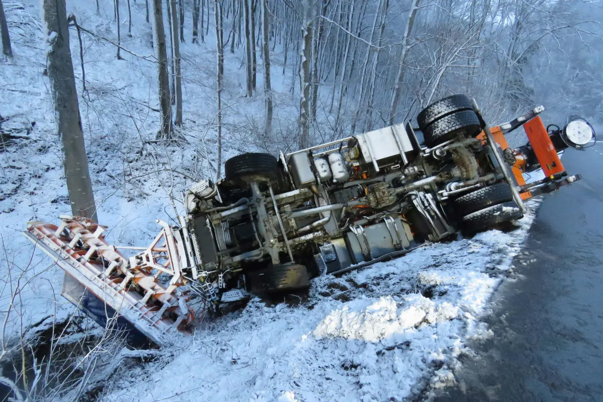 Aargau AG - Mehrere Unfälle auf winterlichen Strassen