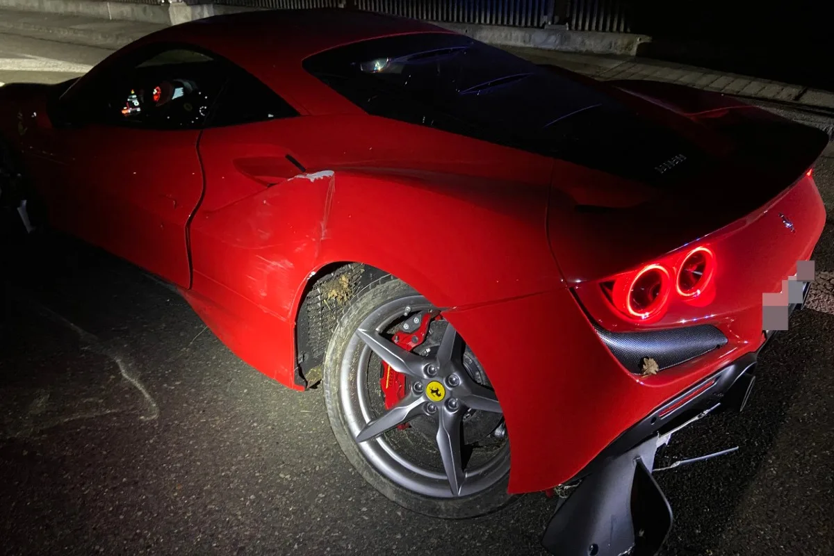 Neuenhof AG - 19-Jähriger verunfallt im Ferrari auf der A1!
