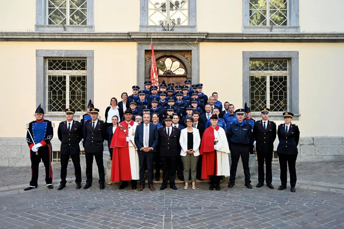 Sitten VS – Polizeinachwuchs legt in Kathedrale den Eid ab