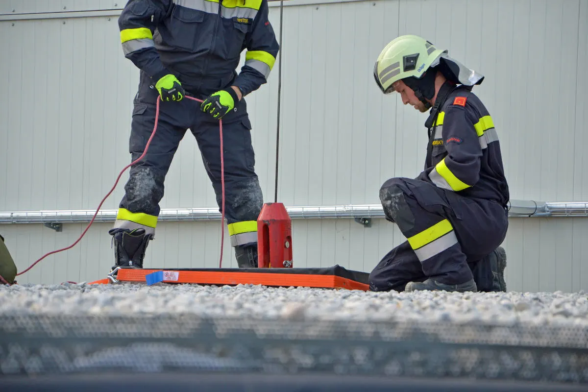 Göpfritzschlag – Feuerwehr rettet Arbeiter aus vier Meter tiefen Silo