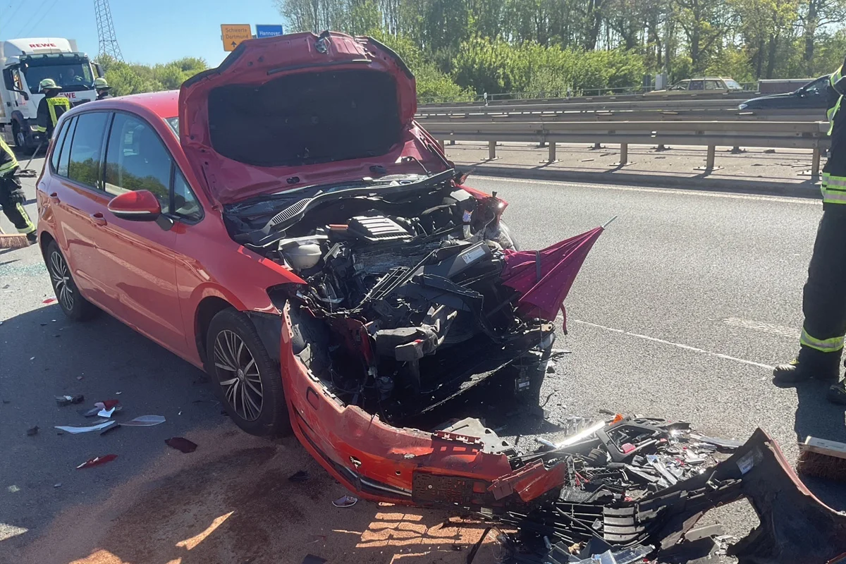 Dortmund – Unfall mit drei Pkw und verletzter Person