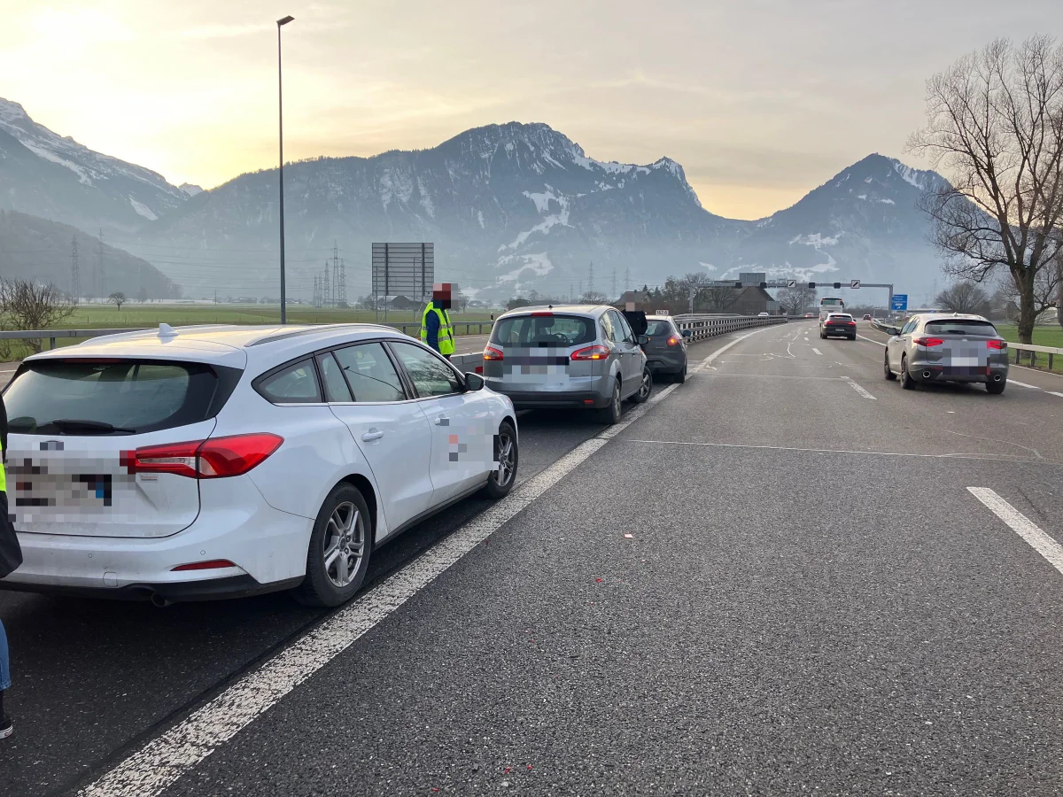 A3 bei Weesen SG – Gleich zweimal auf Stauende gekracht
