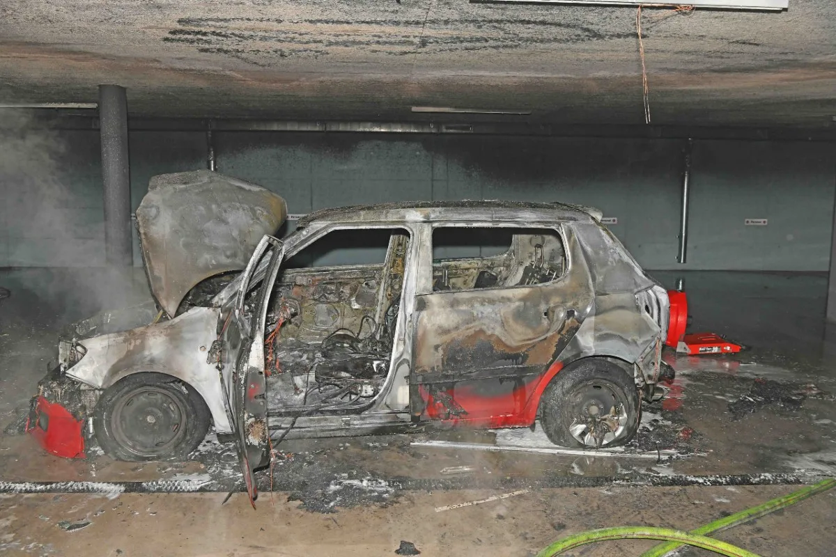 Herisau / Bühler AR - Fahrzeugbrand und Kaminbrand