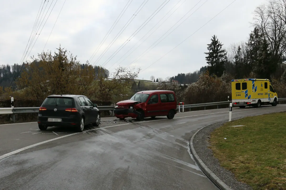 St.Gallen SG - Frontalkollision nach Überholmanöver