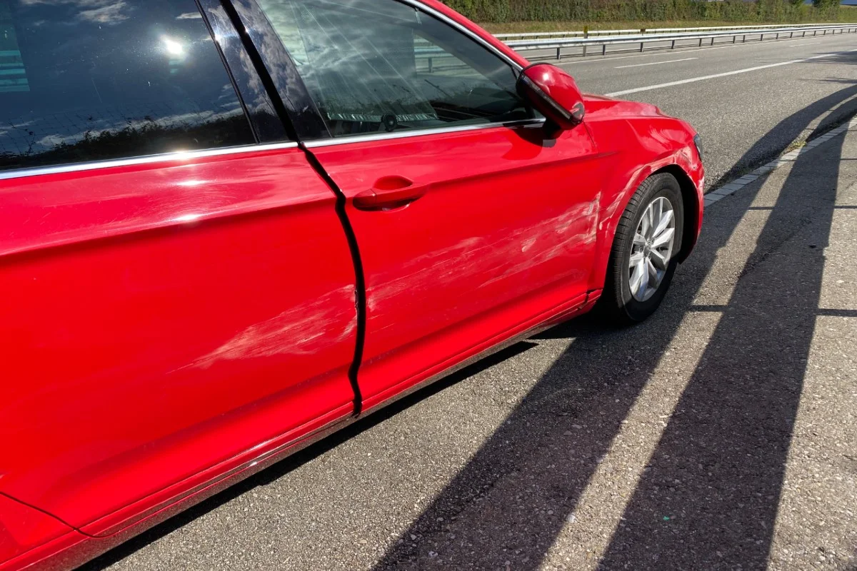 Sekundenschlaf in Brittnau AG auf der A2 - Der Lenker musste nach dem Selbstunfall den Führerschein abgeben