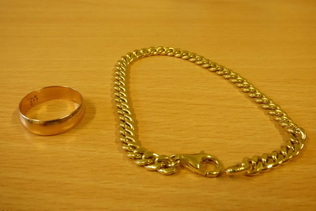 Goldschmuck im Garten gefunden - Zeugenaufruf